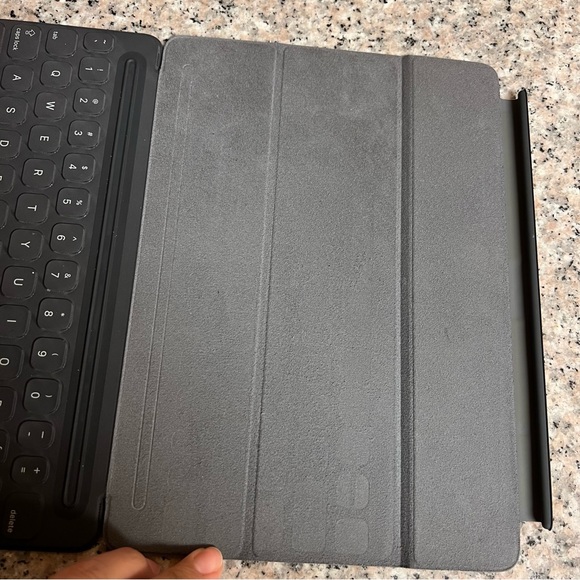 Apple Smart Keyboard for iPad (9th generation) - Picture 8 of 12